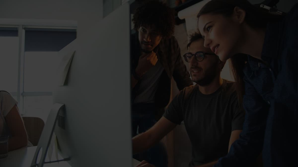 Equipe de marketing digital webfuture planejando estratégias de SEO e crescimento orgânico